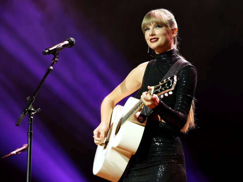 Taylor Swift, Phoebe Bridgers & Gayle at Nissan Stadium